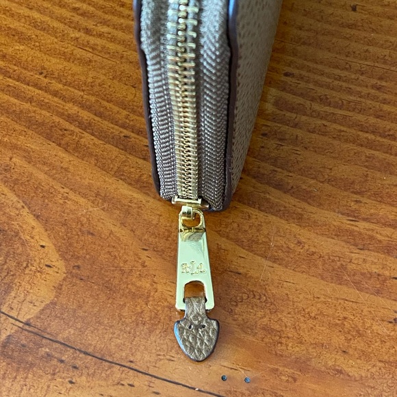 NWT Lauren Ralph Lauren Carrington Zip Wallet - Picture 7 of 9